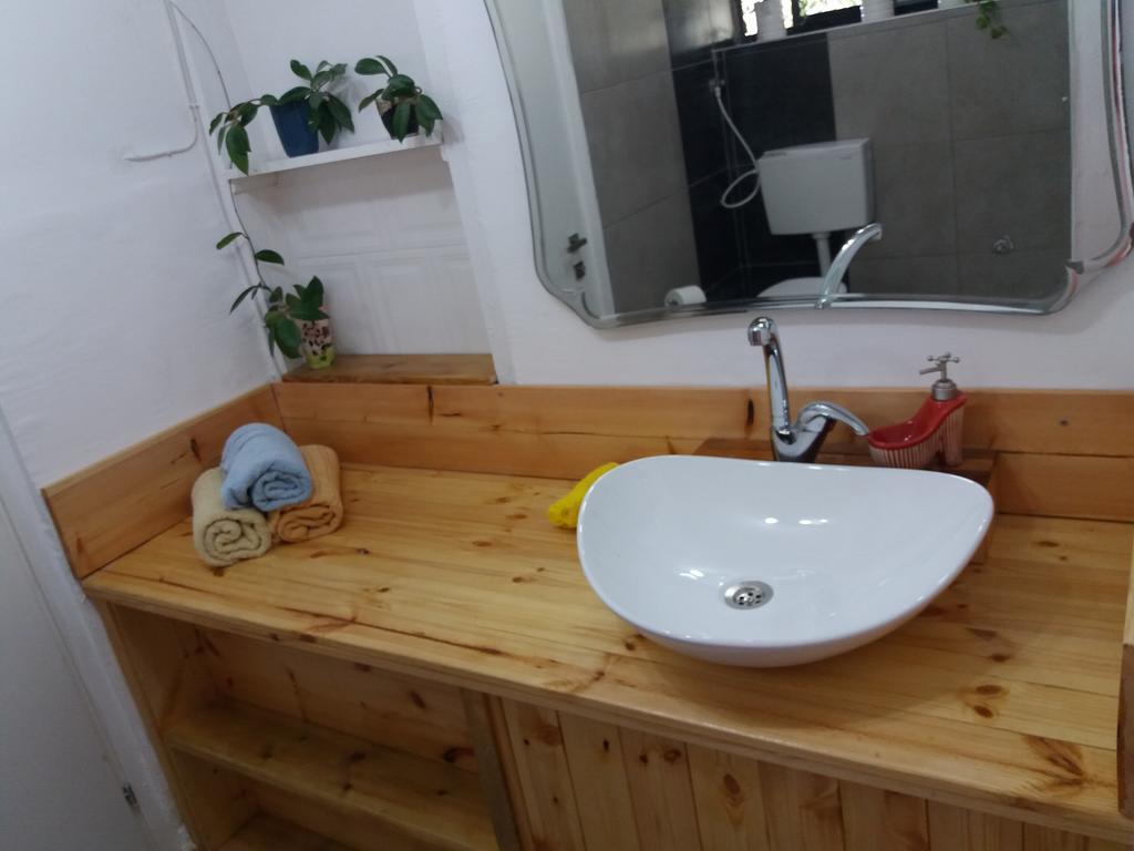 Zipi Orhan Akko Buitenkant foto